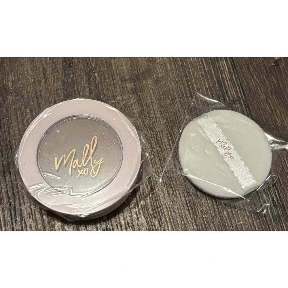 Molly Makeup Powder‎ Foundation Soft As Silk Deep NIB